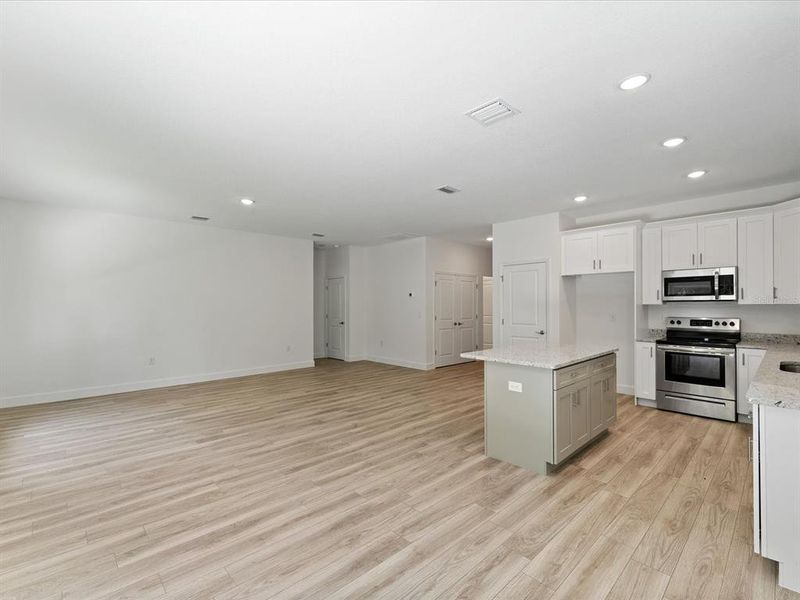Spacious, unfurnished interior of a new home in , Sanford (Image 11).