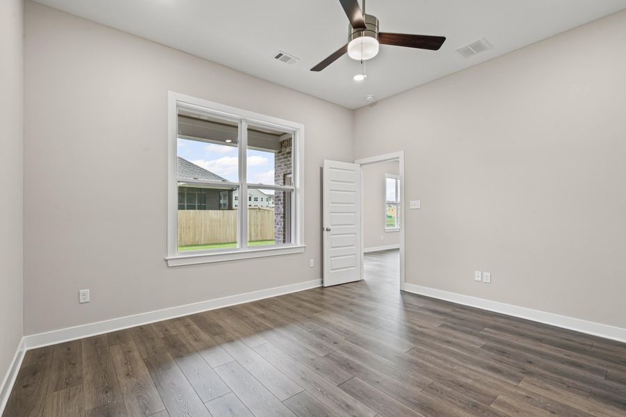 Empty room featuring dark wood-style floors, recessed lighting, and ceiling fan