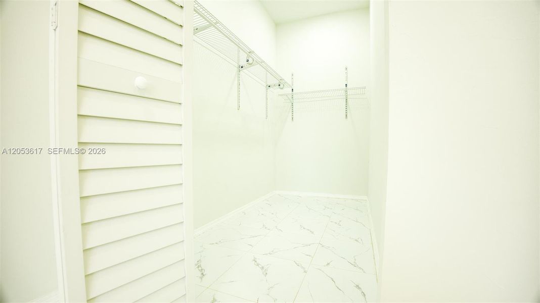 Spacious, unfurnished interior of a new home in , Lehigh Acres (Image 8).