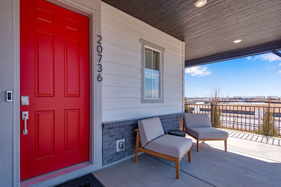 Representative exterior details of a home built from the 2805 by Tri Pointe Homes in Painted Prairie, Aurora (Image 31).