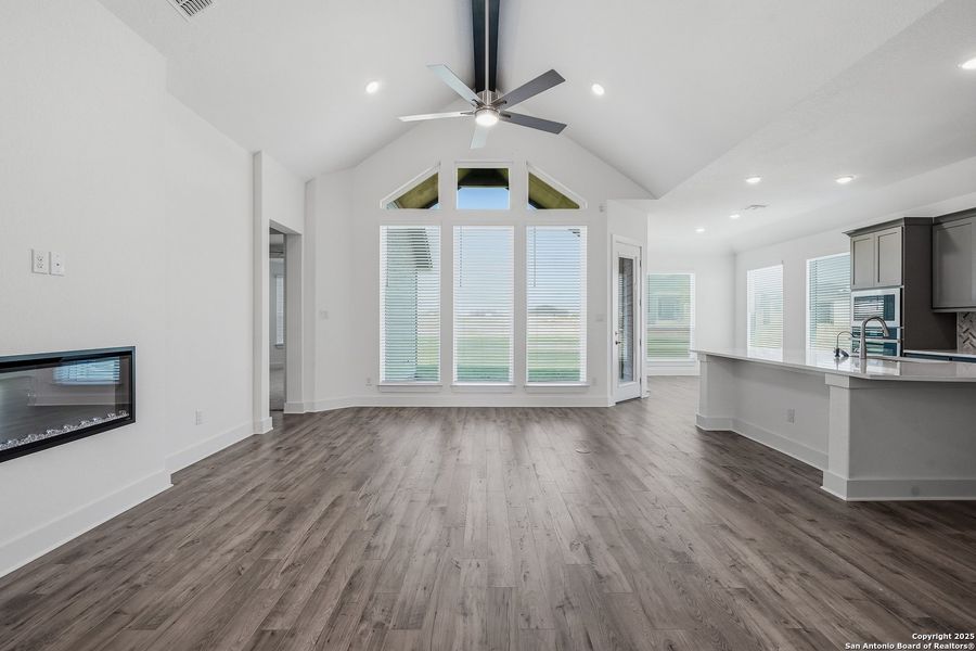 Spacious, unfurnished interior of a new home in Sienna Lakes, San Antonio (Image 44). Spacious, unfurnished interior of a new home in Sienna Lakes, San Antonio (Image 44).