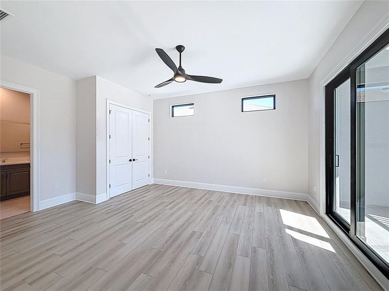 Spacious, unfurnished interior of a new home in , Reunion (Image 24).