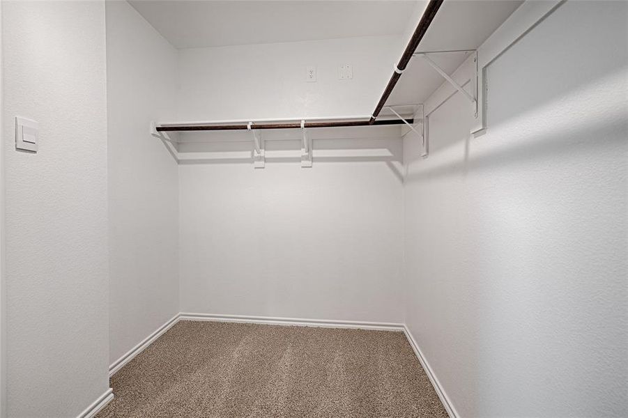 Spacious, unfurnished interior of a new home in , Princeton (Image 14).