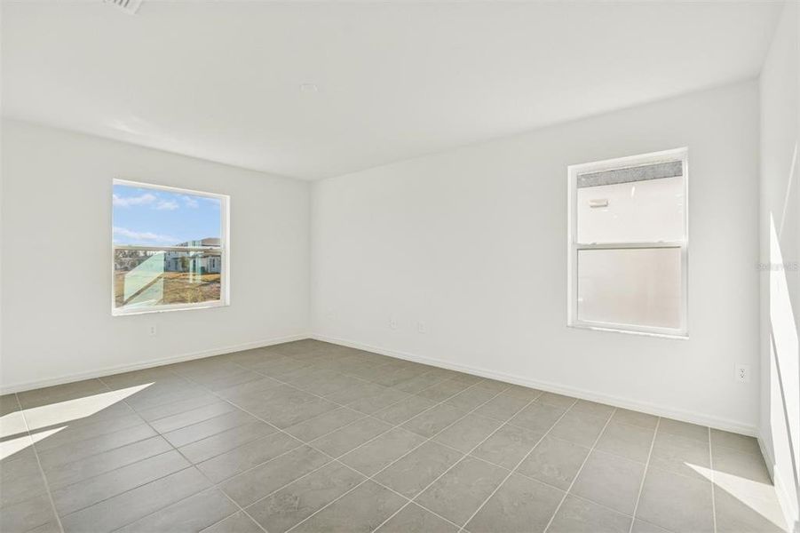 Spacious, unfurnished interior of a new home in Southpointe, Palmetto (Image 18).