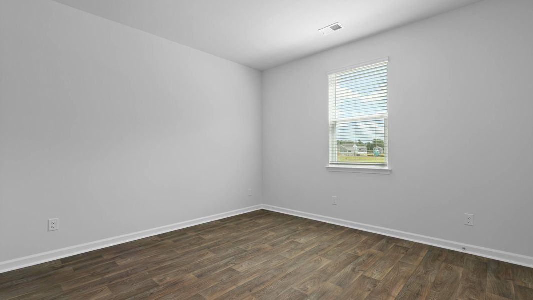 Spacious, unfurnished interior of a new home in Carolina Groves, Moncks Corner (Image 12).