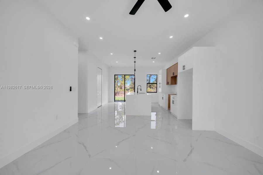 Spacious, unfurnished interior of a new home in , Lehigh Acres (Image 14).