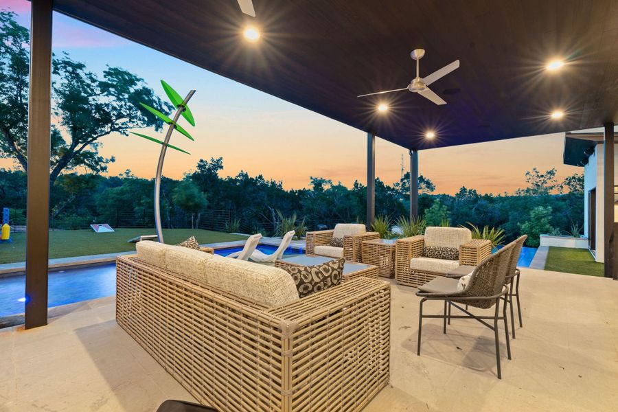 This ideal outdoor entertainer’s oasis boasts breathtaking vistas and unparalleled privacy.