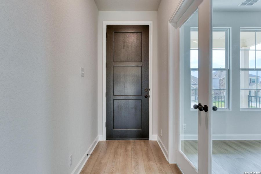 Spacious, unfurnished interior of a new home in Arcadia Ridge, San Antonio (Image 16).