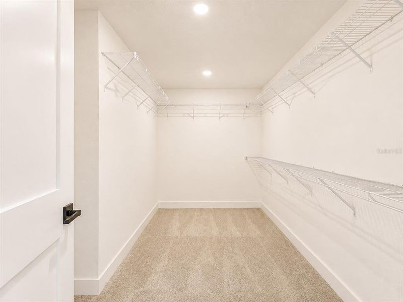Spacious, unfurnished interior of a new home in , St. Cloud (Image 9).