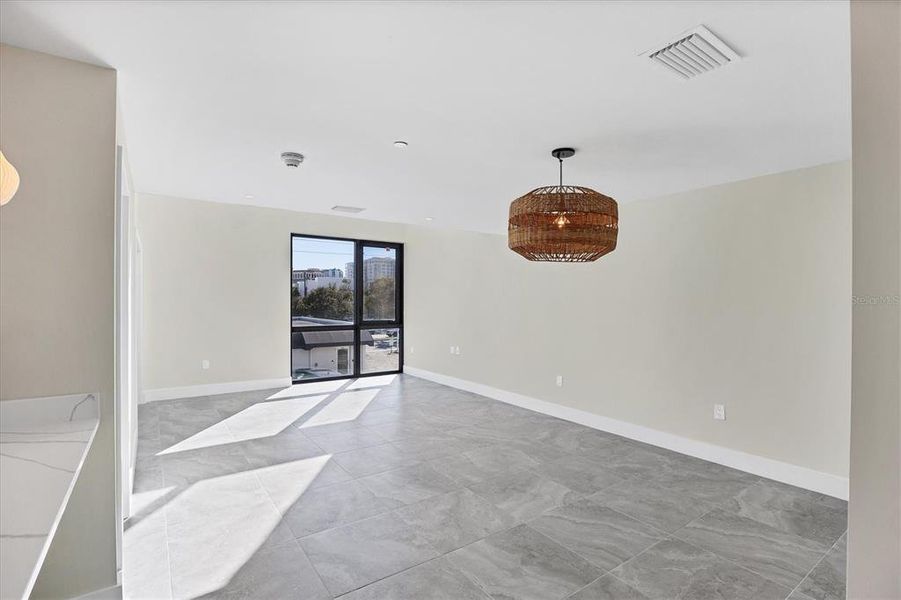 Spacious, unfurnished interior of a new home in , Sarasota (Image 24).