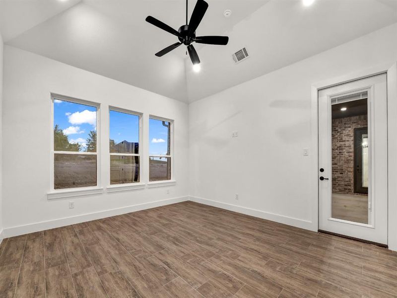 Spacious, unfurnished interior of a new home in , Weatherford (Image 22).