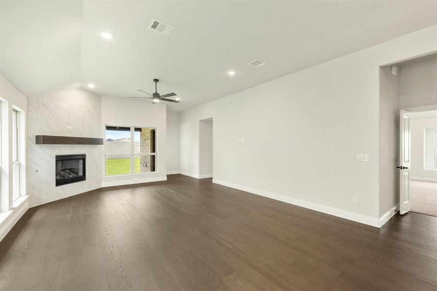 Spacious, unfurnished interior of a new home in Painted Tree Woodland District 50, McKinney (Image 32). Spacious, unfurnished interior of a new home in Painted Tree Woodland District 50, McKinney (Image 32).