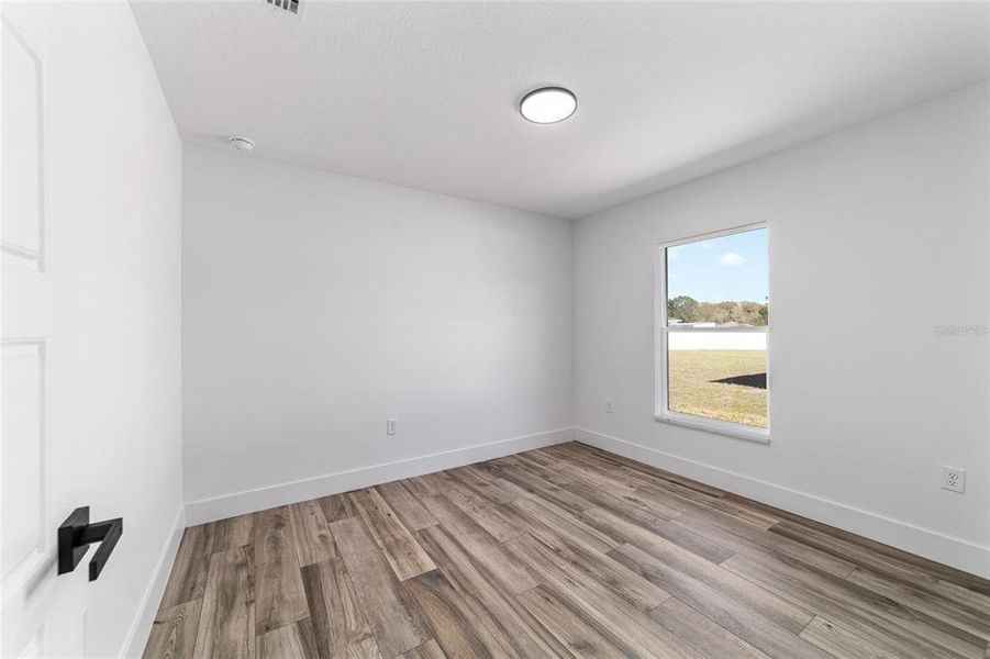 Spacious, unfurnished interior of a new home in , Dunnellon (Image 27).
