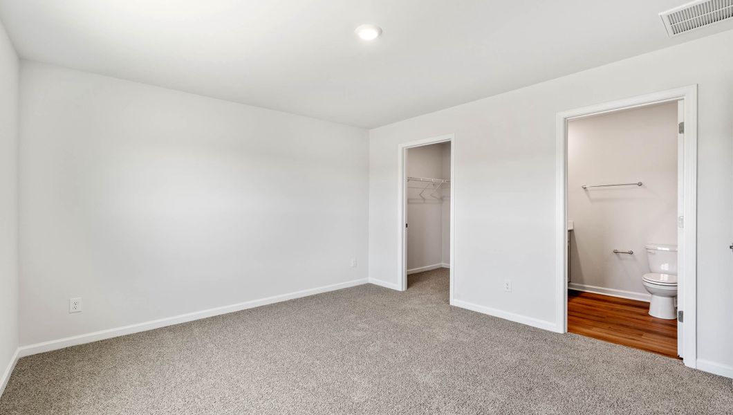 Spacious, unfurnished interior of a new home in Stone Creek, Clinton (Image 18).