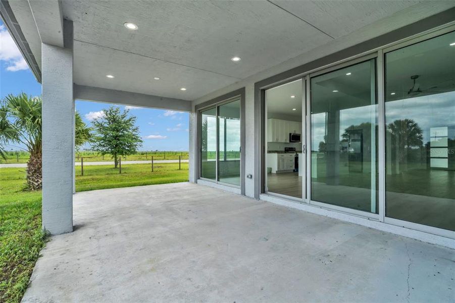 Exterior details and patio area of a home in , Okeechobee (Image 4).