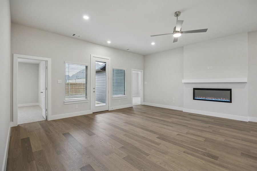 Representative unfurnished interior of a home built from the The Jason by Lillian Custom Homes in Hickory Hill, Sherman (Image 26).