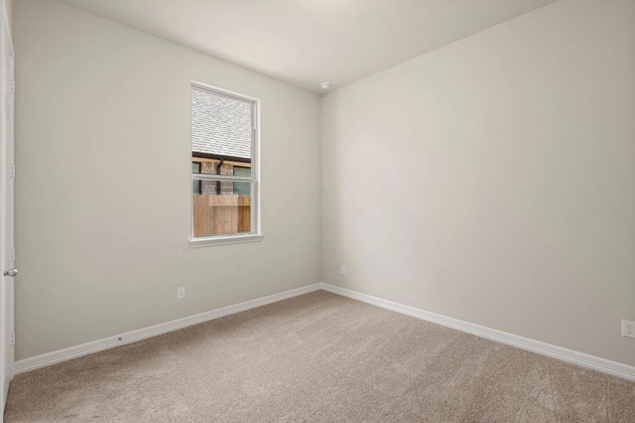 Spacious, unfurnished interior of a new home in Sunterra Lakes, Brookshire (Image 15).