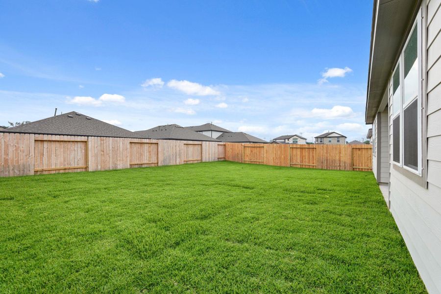 Exterior details and patio area of a home in Valor Park, Bay City (Image 3).