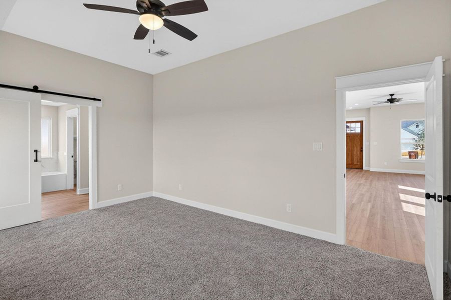 Spacious, unfurnished interior of a new home in , Snook (Image 24).