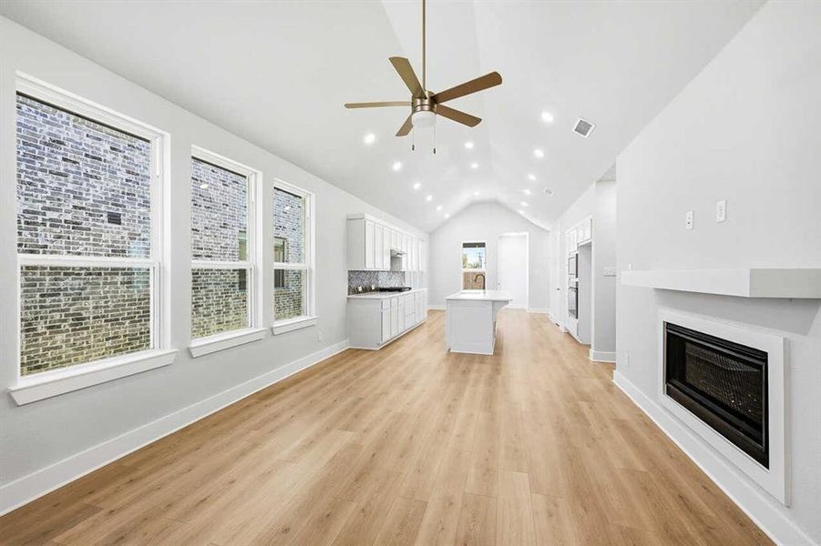 Spacious, unfurnished interior of a new home in Heritage Ranch, Sherman (Image 14).