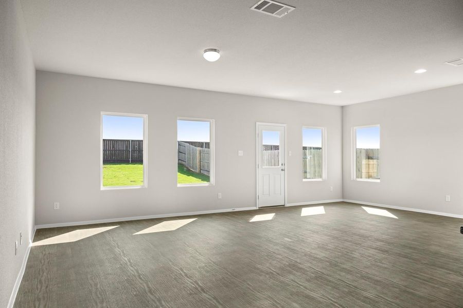 Spacious, unfurnished interior of a new home in Cloverleaf, Austin (Image 24).