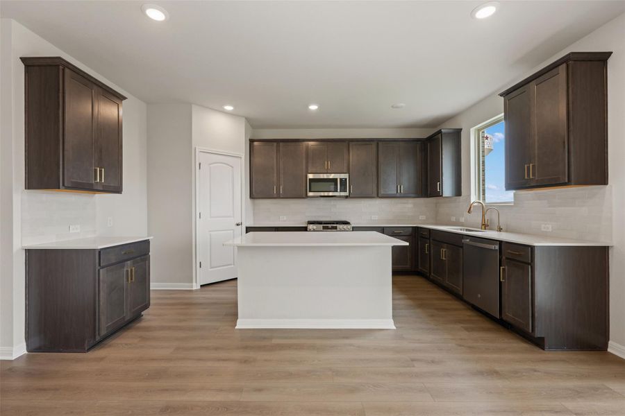 Representative images and renderings are for illustrative purposes. Actual structural options and design finishes of home may vary. Representative images and renderings are for illustrative purposes. Actual structural options and design finishes of home may vary.