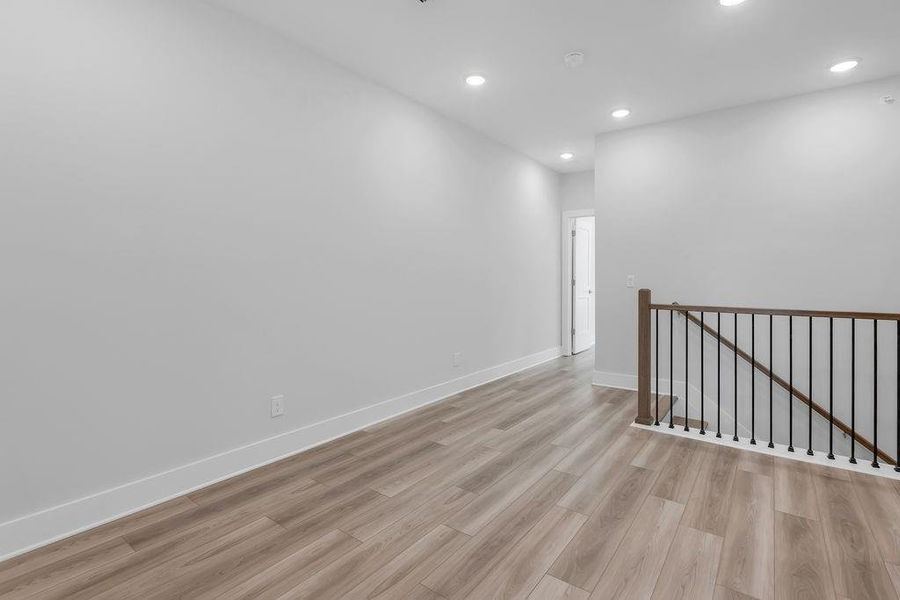 Spacious, unfurnished interior of a new home in Echo Park, Suwanee (Image 9).