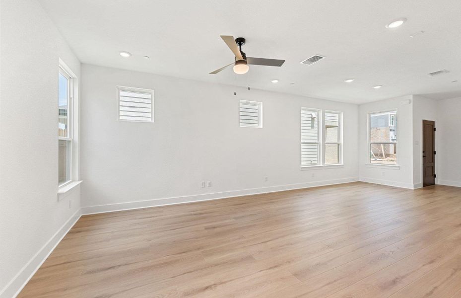 Spacious, unfurnished interior of a new home in Northpoint at Old Settlers, Round Rock (Image 18).