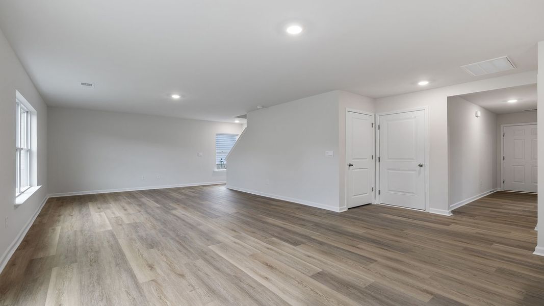 Spacious, unfurnished interior of a new home in Cedar Gap, Fountain Inn (Image 17).