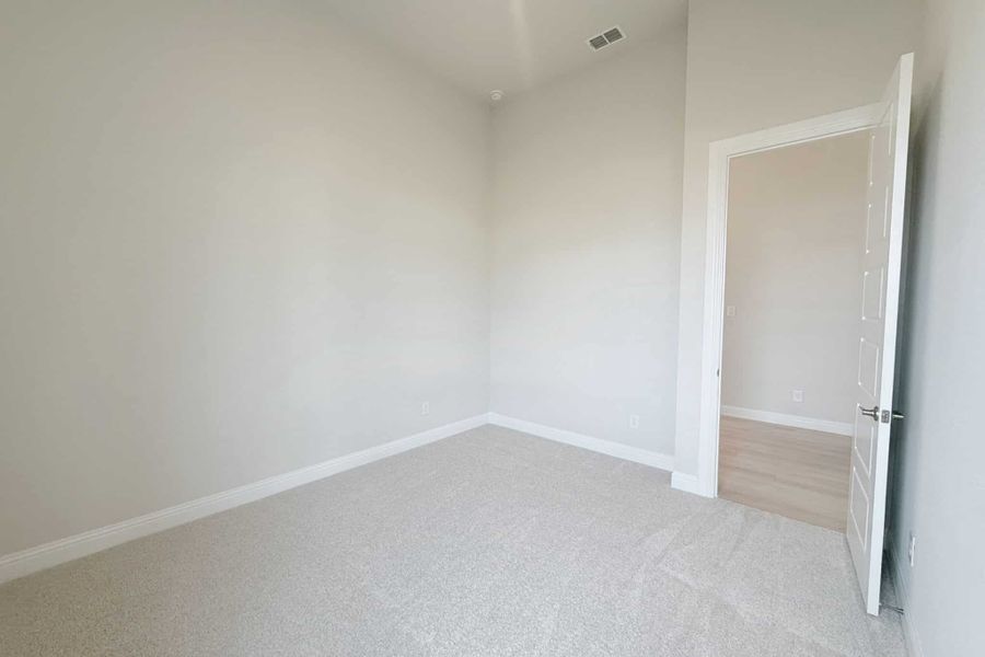 Spacious, unfurnished interior of a new home in Polo Ridge, Mesquite (Image 15).