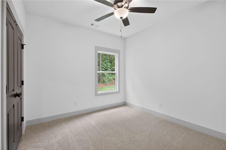 Spacious, unfurnished interior of a new home in , Silver Creek (Image 30).