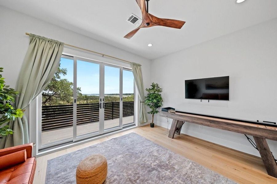 This flexible upstairs room with balcony access and sweeping Hill Country views is ideal as a guest room, game lounge, or media retreat. Enjoy natural light, modern finishes, and a relaxed vibe perfect for Canyon Lake living.