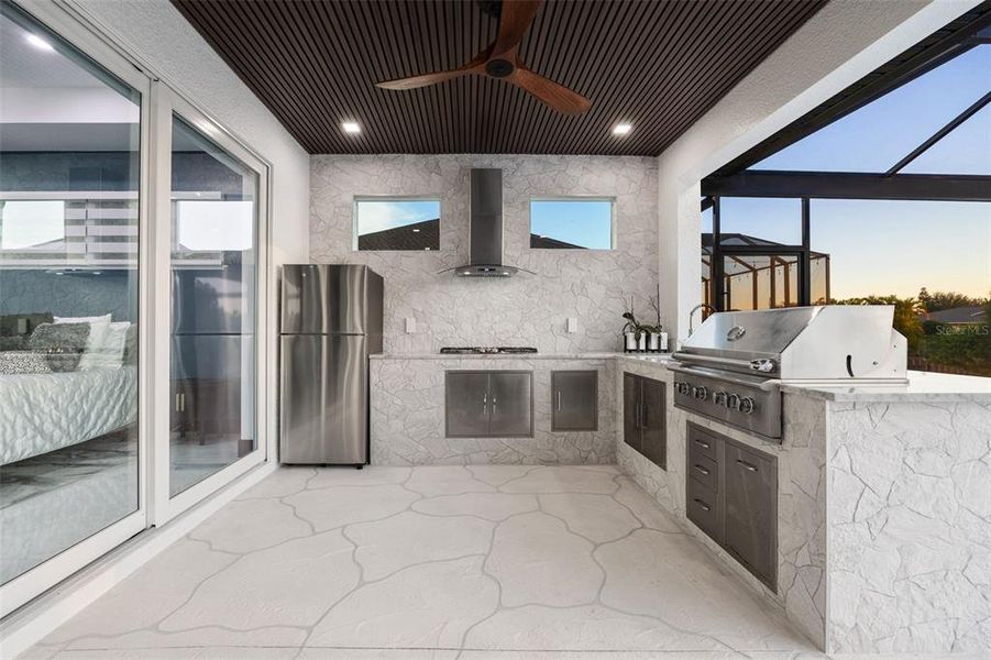 Exterior details and patio area of a home in , Cape Coral (Image 24).