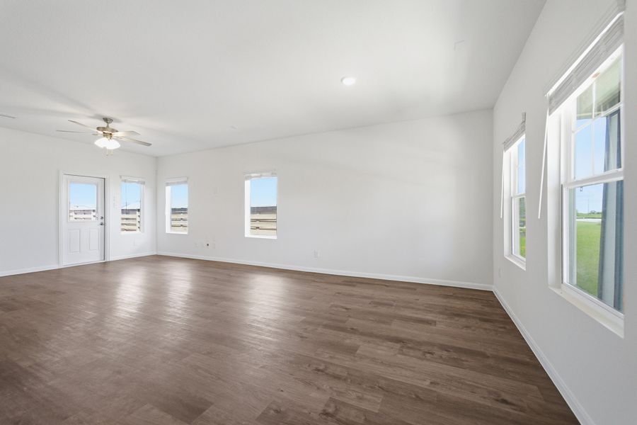 Representative unfurnished interior of a home built from the Ruby by CastleRock Communities in La Terra, Celina (Image 17).