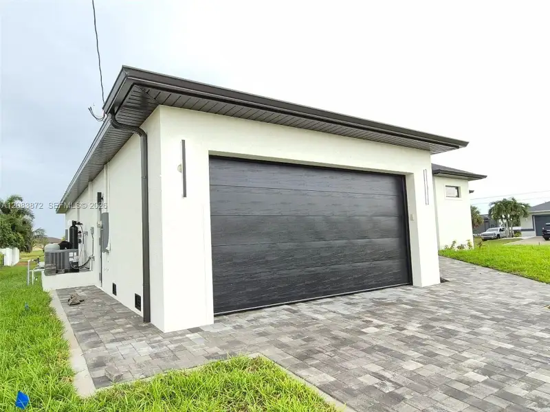 Exterior details and patio area of a home in , Cape Coral (Image 3).