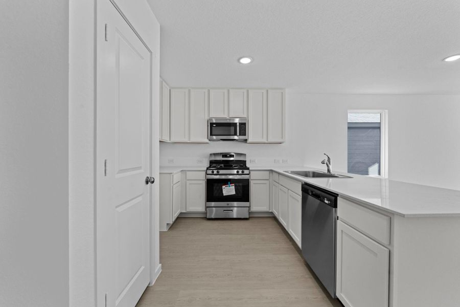 Furnished interior view inside a new home in Friendship Oaks, Fredericksburg (Image 6).