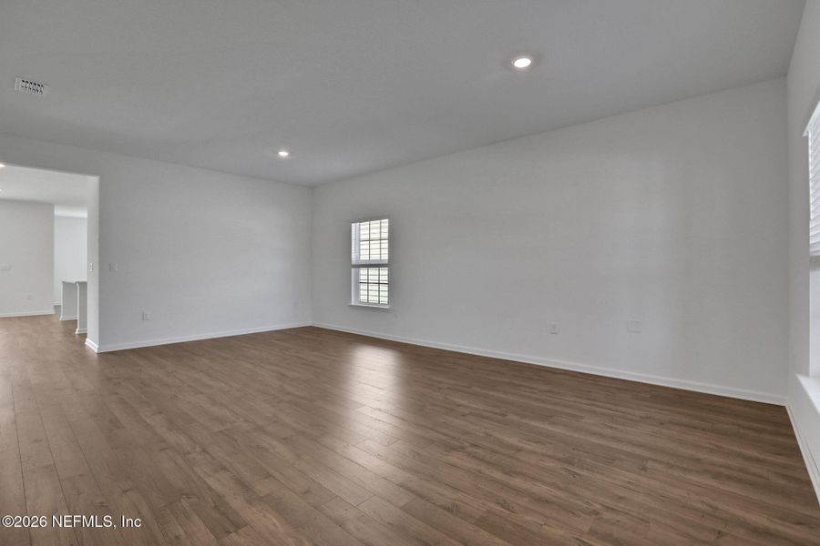 Spacious, unfurnished interior of a new home in Amberly, Green Cove Springs (Image 37).