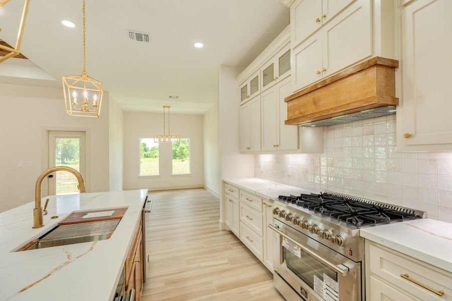 Furnished interior view inside a new home in , Richwood (Image 10).