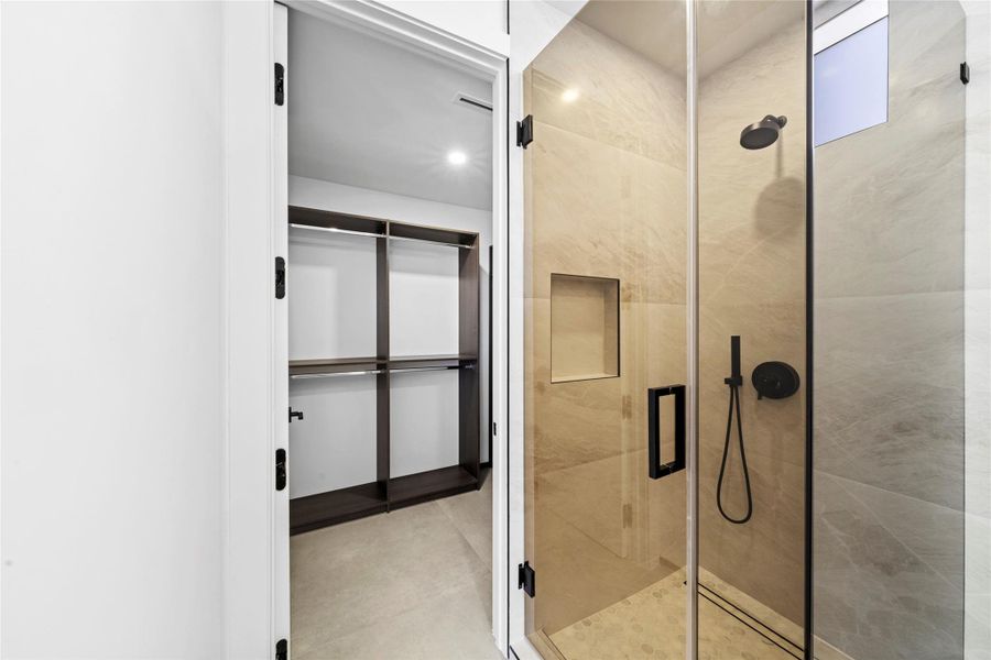 Furnished interior view inside a new home in , Fort Lauderdale (Image 5).