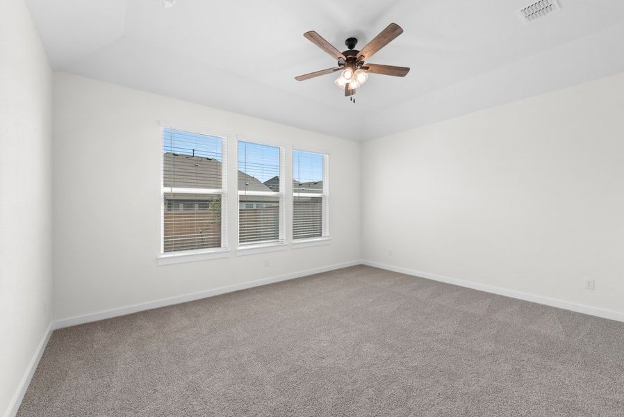 Spacious, unfurnished interior of a new home in Mayfair, New Braunfels (Image 7).