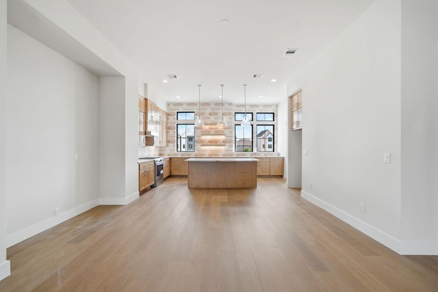 Spacious, unfurnished interior of a new home in Spring Valley Creek, Houston (Image 18).