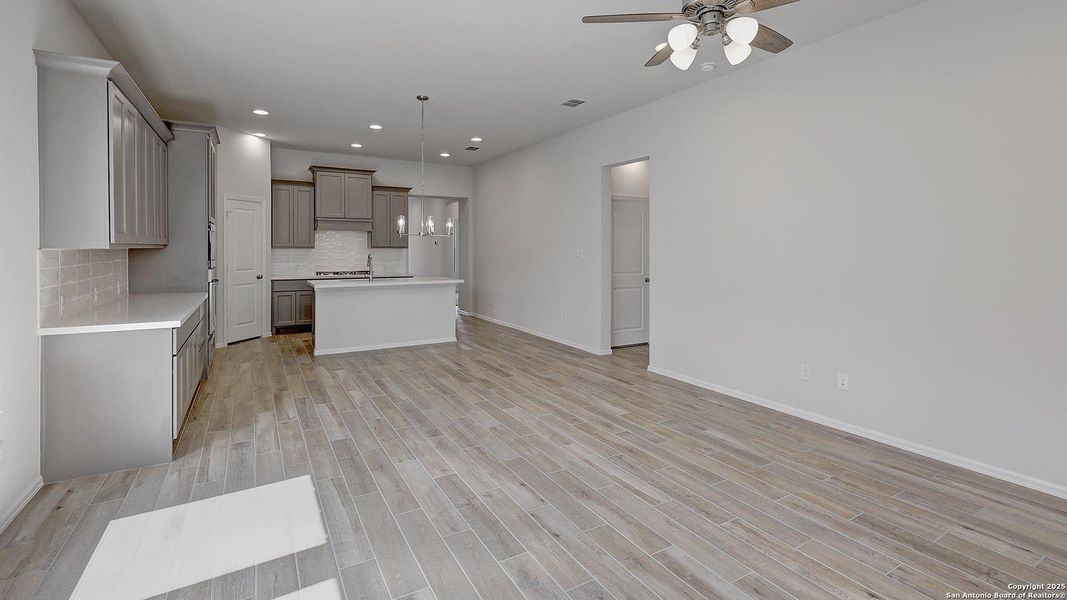 Spacious, unfurnished interior of a new home in Ladera 40', San Antonio (Image 24). Spacious, unfurnished interior of a new home in Ladera 40', San Antonio (Image 24).