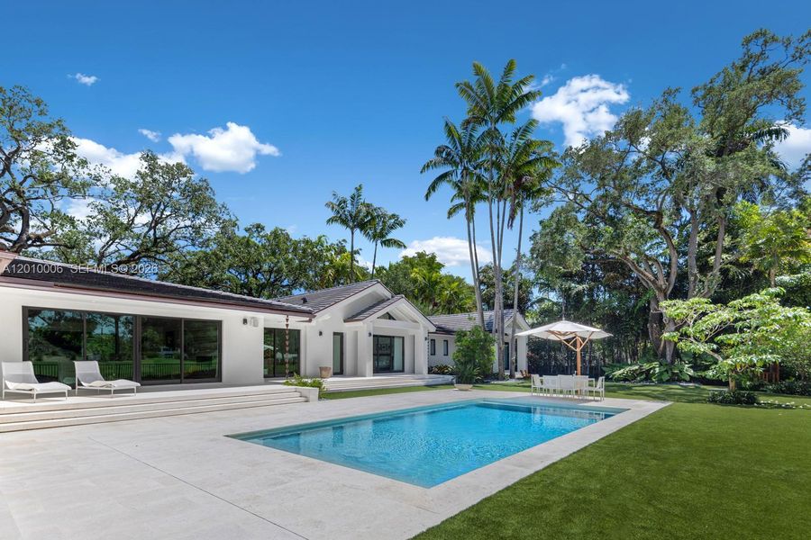 Community amenities in , Coral Gables (Image 49).