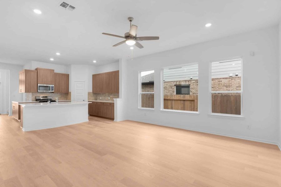 Spacious, unfurnished interior of a new home in Nolina, Georgetown (Image 11).