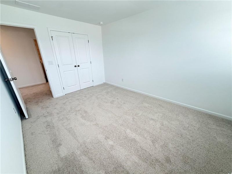 Spacious, unfurnished interior of a new home in Apalachee Hills, Bethlehem (Image 17).