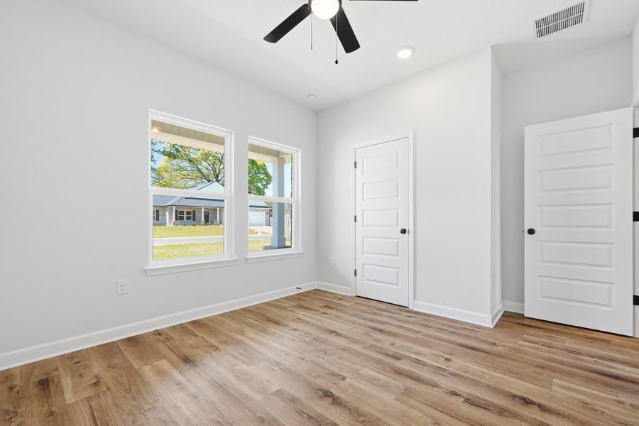 Spacious, unfurnished interior of a new home in Barton's Bend, Crestview (Image 46).