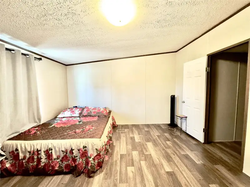 Master bedroom Master bedroom