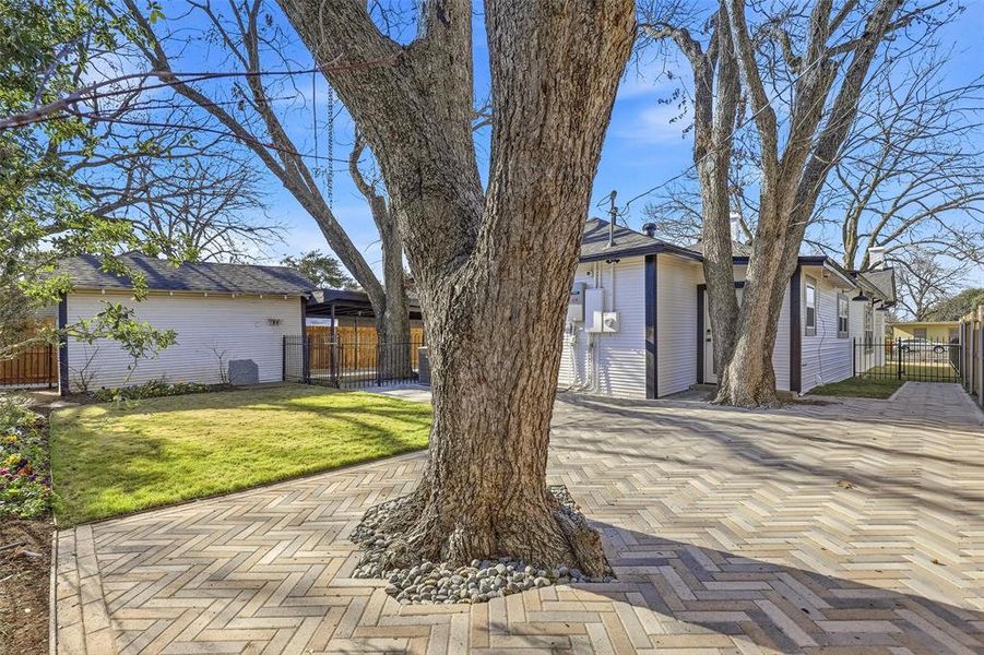 Exterior details and patio area of a home in , Cleburne (Image 29).