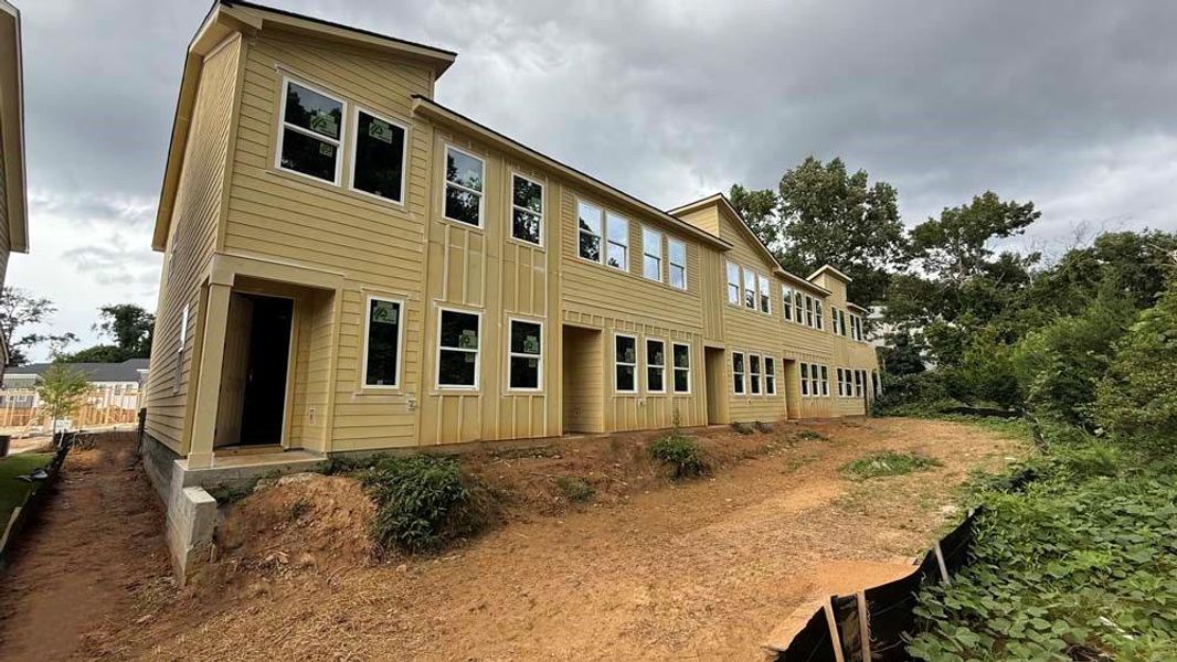 Exterior details and patio area of a home in Park Vue, Atlanta (Image 3).
