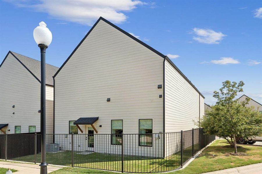 Exterior details of a home in Tillery Commons, Grapevine (Image 3). Exterior details of a home in Tillery Commons, Grapevine (Image 3).